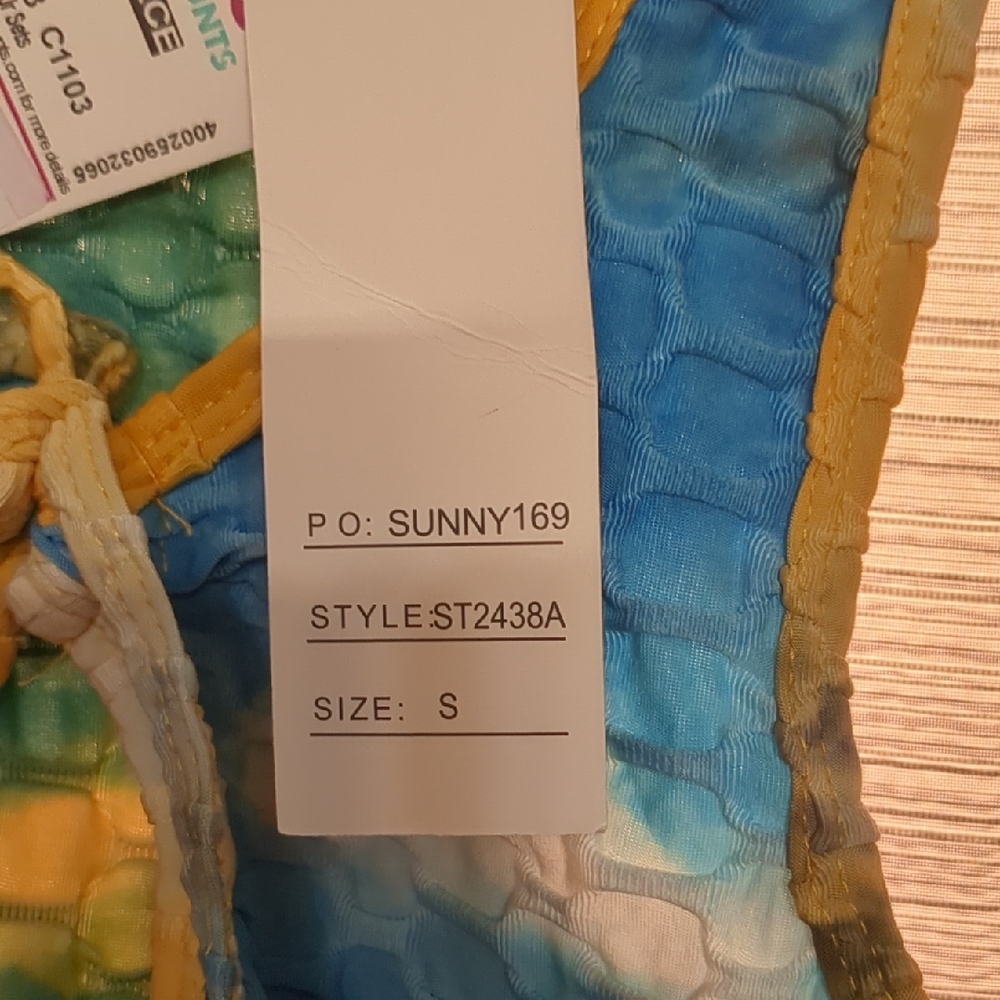 Multicolor Textured Crop Tank Top - Picture 3 of 4